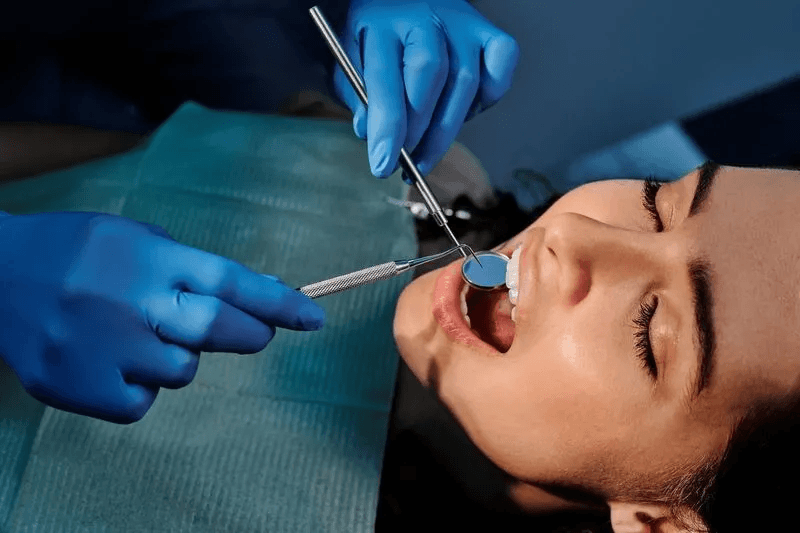 dentist-working-on-teeth.png
